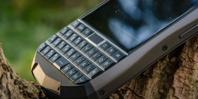 هاتف أندرويد مصفّح يعيد للأذهان صورة BlackBerry!