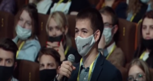 شاب روسي يوجه طلبا للرئيس بوتين.. براً بوالدته!