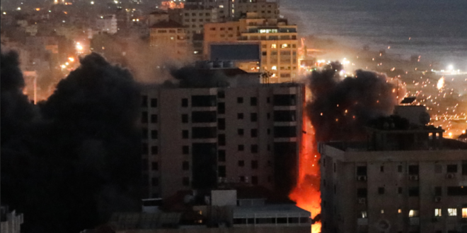 اسرائيل تدمر برج الجوهرة أحد ابرز معالم غزة بـ 4 صواريخ.. شاهد!