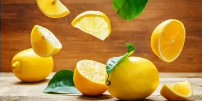 ضع عصير الليمون على قدميك