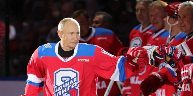 بوتين يشارك في مباراة لهوكي الجليد.. شاهد!