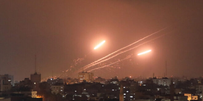 صاروخ يجبر طائرة إسرائيلية على تغيير مسارها وأحد ركابها صور المشهد.. شاهد!