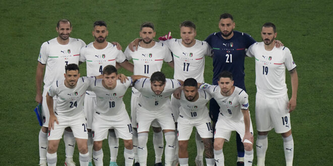 فيديو أثار ضجة كبيرة... ماذا فعل لاعبو منتخب إيطاليا خلال عزف نشيد السلام الوطني