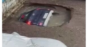شاهد لحظة اختفاء سيارة من الوجود بسبب المطر... فيديو