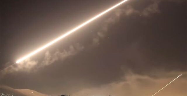 مصادر سورية: الدفاعات الجوية تعاملت مع صواريخ “إسرائيلية” متطورة