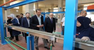 الرئيس الأسد في زيارة لمنطقة عدرا الصناعية