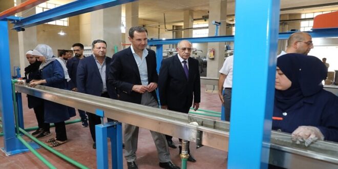 الرئيس الأسد في زيارة لمنطقة عدرا الصناعية