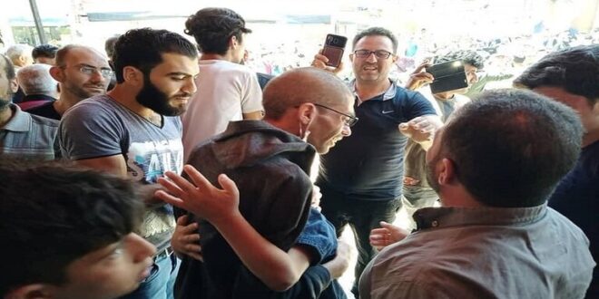 الإفراج عن 32 معتقلاً من بلدة كفر بطنا في الغوطة الشرقية