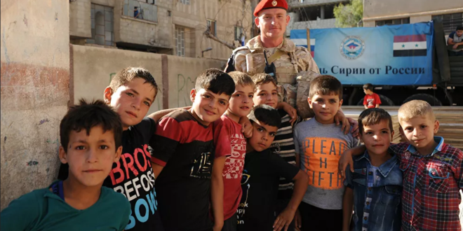 أطفال سوريون يوجهون تهنئة للجيش الروسي بأغان روسية