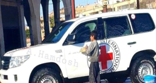 “النفاق يحكم العالم”.. صورة تثير الجدل لطفل يغسل سيارة “الصليب الأحمر” في الحسكة