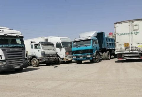 الأردن يفرّغ شاحنات الترانزيت للتفتيش