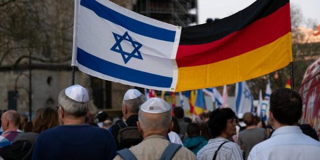 ولاية ألمانية تتهم السوريين بالتحالف مع النازيين الجدد ضد "اليهو د"