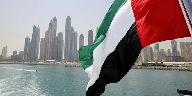 الإمارات تمنح الأطباء المقيمين على أراضيها "الإقامة الذهبية"