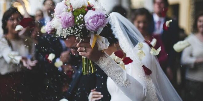 هدية زفاف "من واقع الأزمة" تفاجئ عروسين في لبنان.. شاهد!