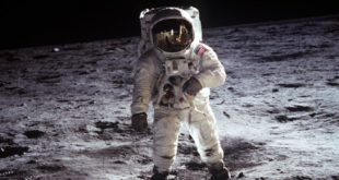 هل هذا ما رآه باز ألدرين على القمر؟.. فنان "يفكك" صورة من مهمة أبولو 11 ليكشف ما رآه رائد الفضاء!