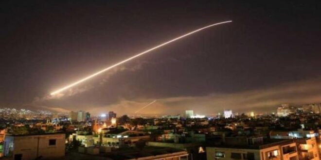 المشاهد الأولى لتصدي الدفاعات الجوية السورية للأهداف الإسرائيلية فوق حمص