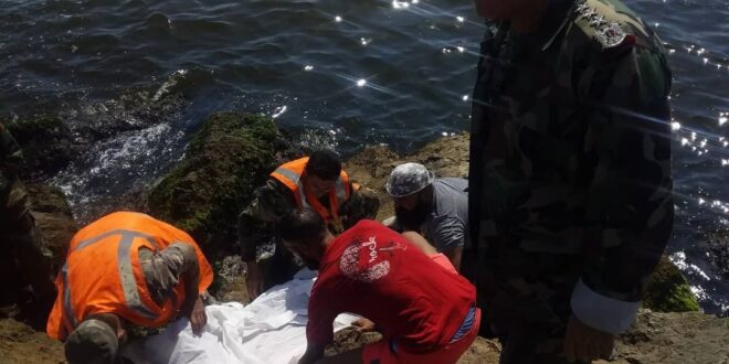 انتشال جثة عالقة بين الصخور في ميناء اللاذقية