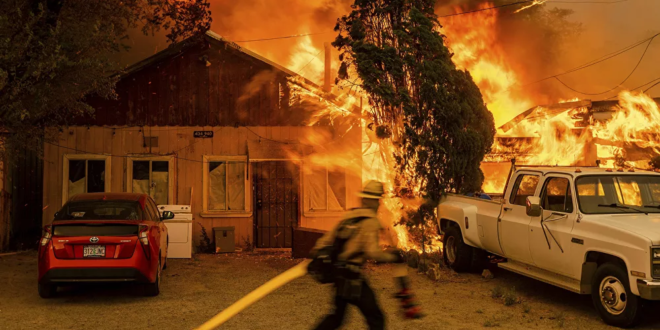 حريق كاليفورنيا يدمر مدينة عمرها 150