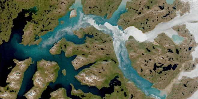 الأمطار تهطل على قمة الغطاء الجليدي في غرينلاند لأول مرة بالتاريخ (فيديو)