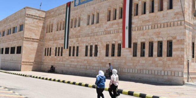 توقيف 3 أساتذة جامعيين عن العمل
