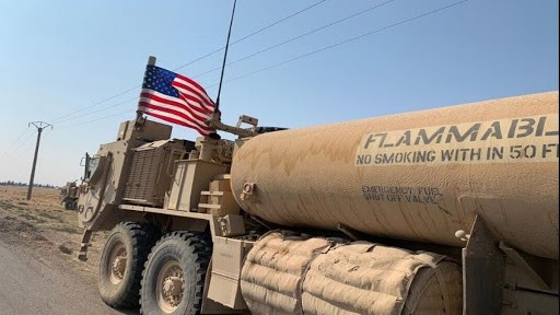الجيش الأمريكي يواصل سرقة النفط السوري الى العراق
