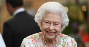 صحيفة بريطانية تكشف أغرب عادات تناول الطعام عند ملكة بريطانيا.. تعرفوا عليها