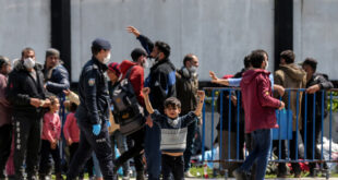 معظم اللاجئين السوريين في تركيا يفضلون الرحيل عنها