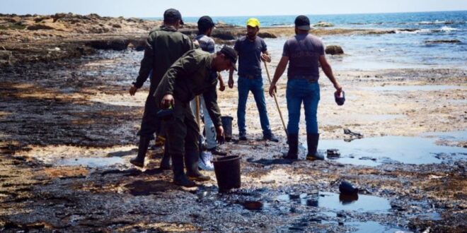 مديرة البيئة في اللاذقية : رصد بقع تلوث نفطي جديدة في شاطئ جبلة!!؟