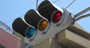 لماذا يستخدم اليابانيون اللون الأزرق بدلا من الأخضر في إشارات المرور