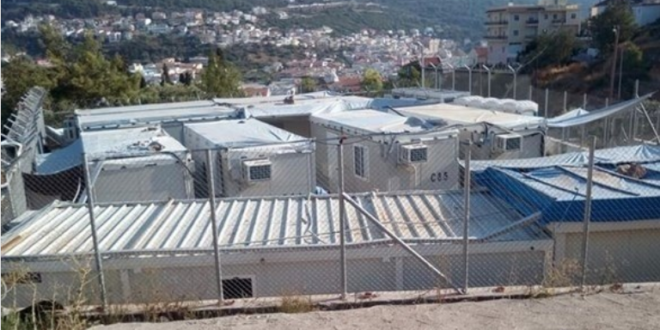 اليونان تفتتح أول مخيم “مغلق” للاجئين في جزيرة “ساموس”