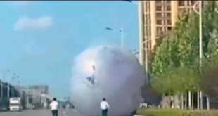 كرة عملاقة غامضة تحدِث فوضى في شوارع الصين