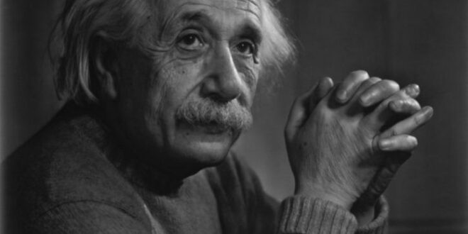 قصة سرقة دماغ أينشتاين بعد وفاته واللعنة التي أصابت سارقه