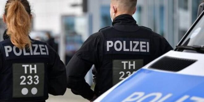 الشرطة الألمانية تحتجز 14 سوريًّا بينهم 3 مهربين