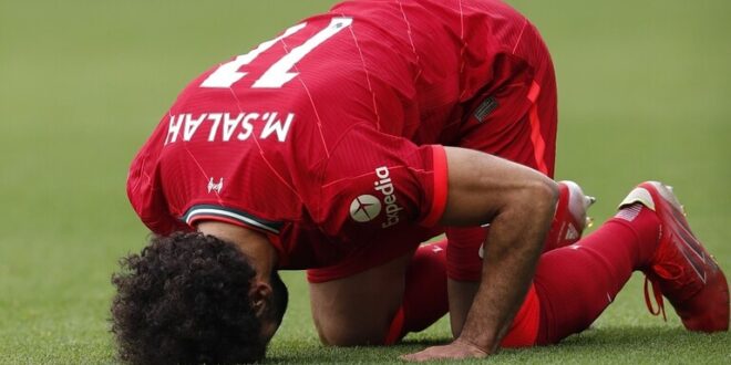 شاهد.. محمد صلاح يضرب الأرقام القياسية بهدف عالمي