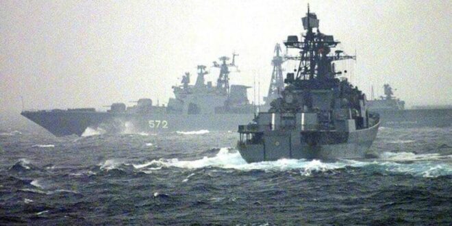 على بعد 60 مترا.. سفينة روسية تعترض مدمرة أمريكية