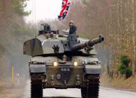 بريطانيا تستعد للحرب مع روسيا وتنقل معداتها ومدرعاتها إلى ألمانيا