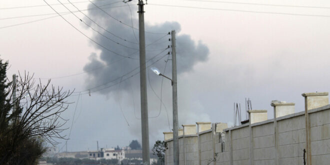 القوات التركية ومسلحون موالون لها يعتدون بالقذائف على قرى بريف الرقة