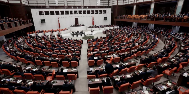 شجار بالأيدي بين أعضاء مجلس النواب التركي