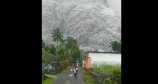 فرار جماعي بعد ثوران مفاجئ لبركان في إندونيسيا.. شاهد!