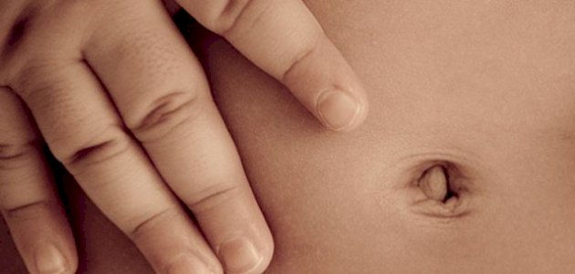 أعراض في سرة البطن تكشف حالتك الصحية