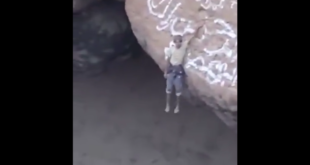 أمشهد يحبس الأنفاس!. شاب يمني يتدلى في فوهة بركان (فيديو)