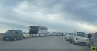 مئات السوريين الأكراد يغادرون شمال شرق البلاد من معبر الوليد الحدودي (فيديو)
