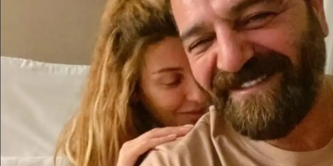 ريتا حرب تخفي وجهها في صورة جمعتها