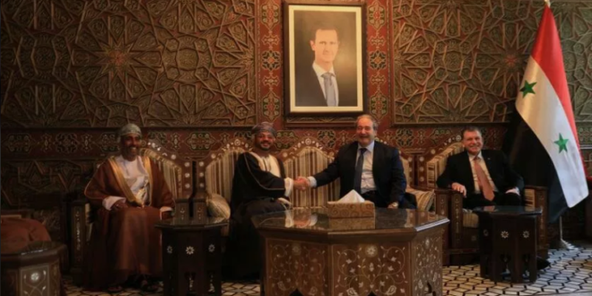 وزير خارجية عمان يصل إلى مطار دمشق