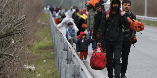 إجراء عقابي يهدد حياة آلاف اللاجئين باليونان