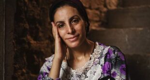 محادثة تقود ربة منزل مصرية إلى بطولة فيلم عالمي
