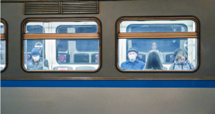 ظهور حيوان غير مألوف يتجول في مترو موسكو