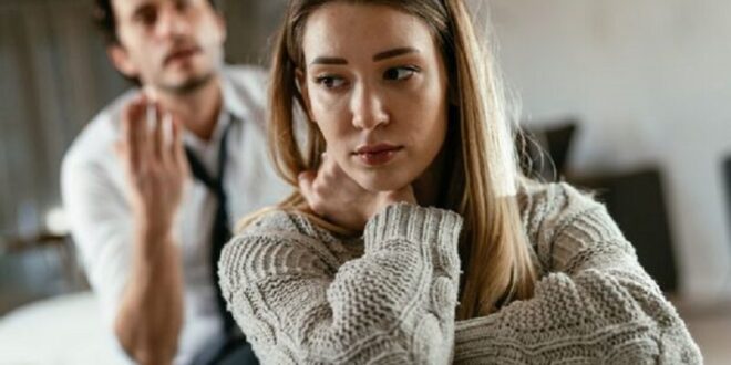اكتشف بالصدفة “عادة خطرة” تقوم بها زوجته