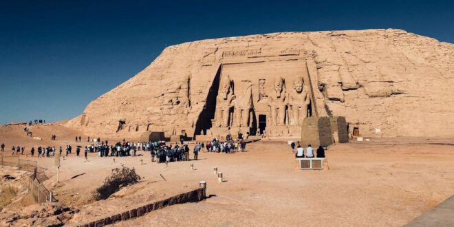 مصر... لحظة تعامد ضوء الشمس مع وجه رمسيس الثاني... فيديو