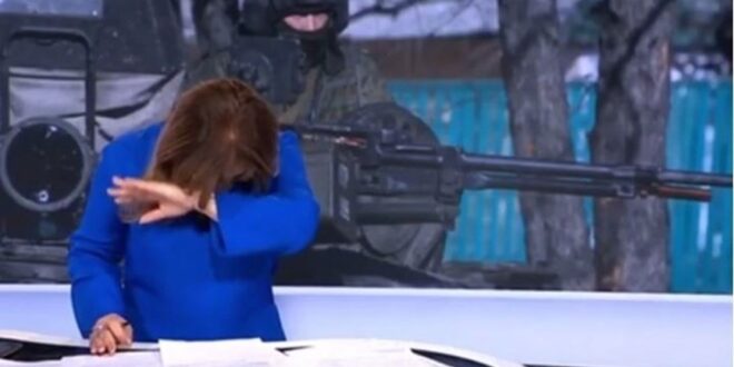 مذيعة بي بي سي" تدخل في نوبة ضحك هستيرية